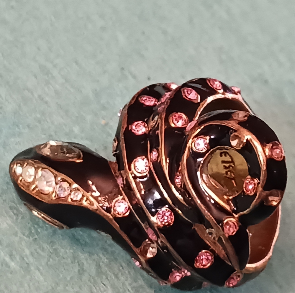 1 Early Betsey Johnson Ring, 2 Snakes Metal Snake Rings 1-1/4- 2in Long - Picture 10 of 14